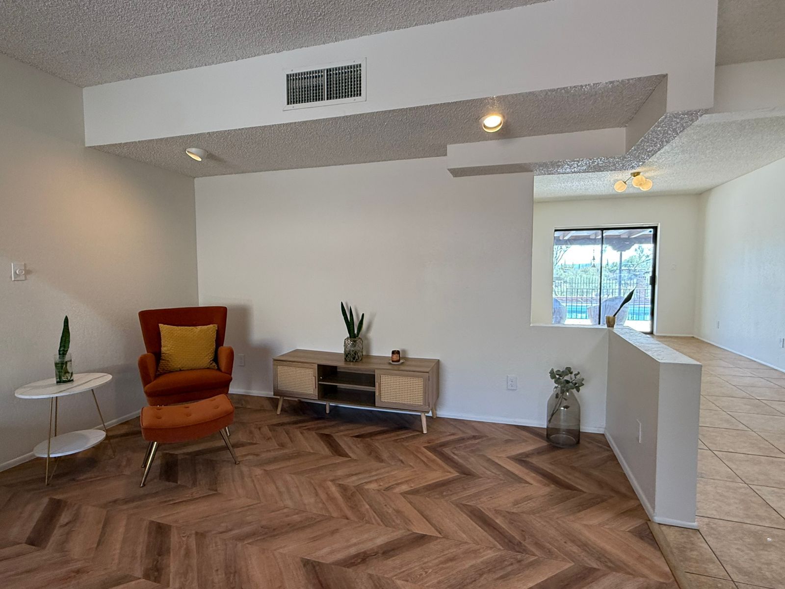 Building Photo - 1402 E Big Rock Rd