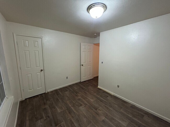 Building Photo - 608 Hope St