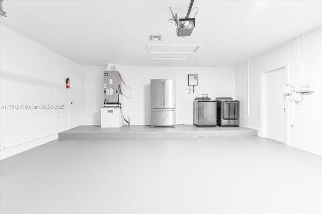 Building Photo - 5804 SW 116th Ave