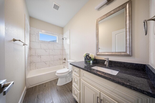 Building Photo - 2015 Olivos St