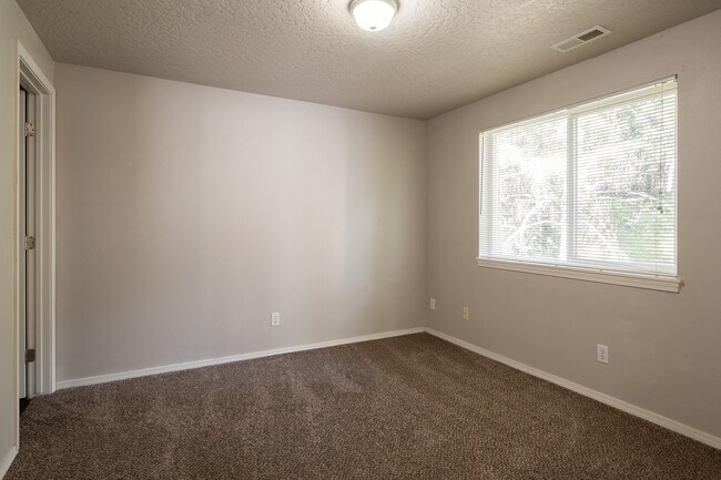 Building Photo - 1438 N Bluff Pl
