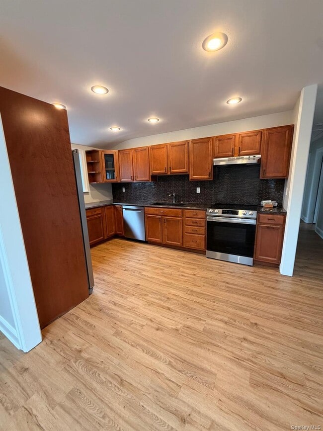 Building Photo - 740 Church St