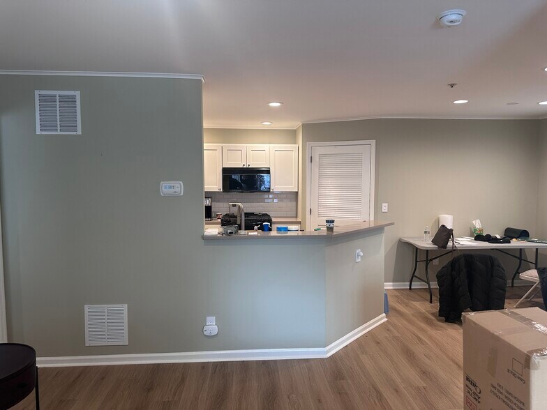 Building Photo - 4609 Tudor Dr