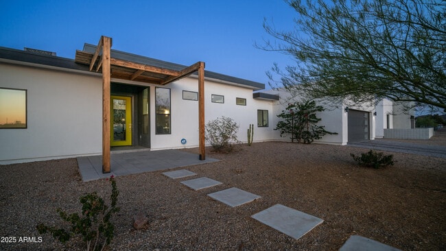 Building Photo - 14025 N 11th Pl