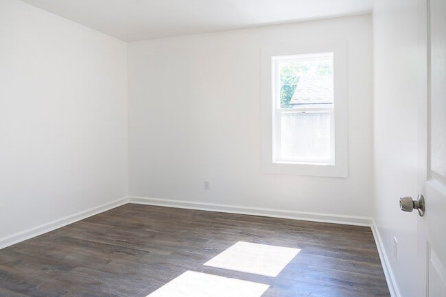 Building Photo - 1701 N Linwood Ave