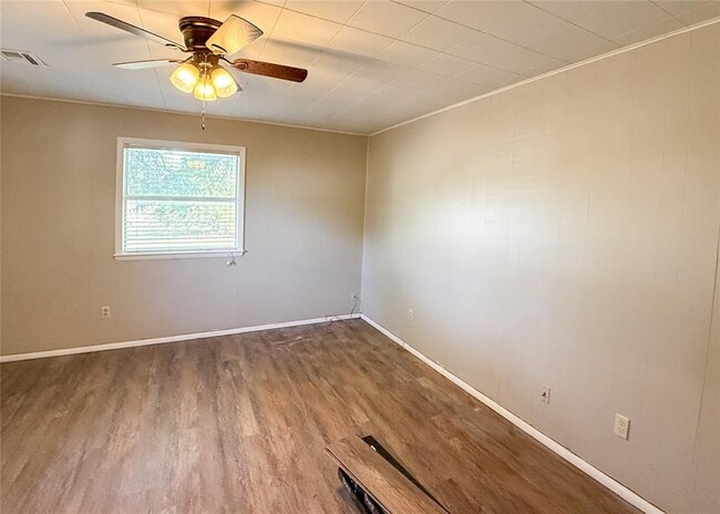 Building Photo - 817 S Kelly Ave