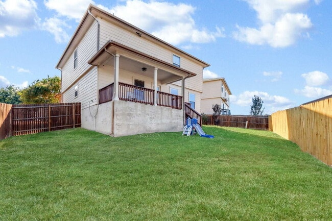 Building Photo - "Charming 3-Bedroom Home with ONE MONTH FREE!*"