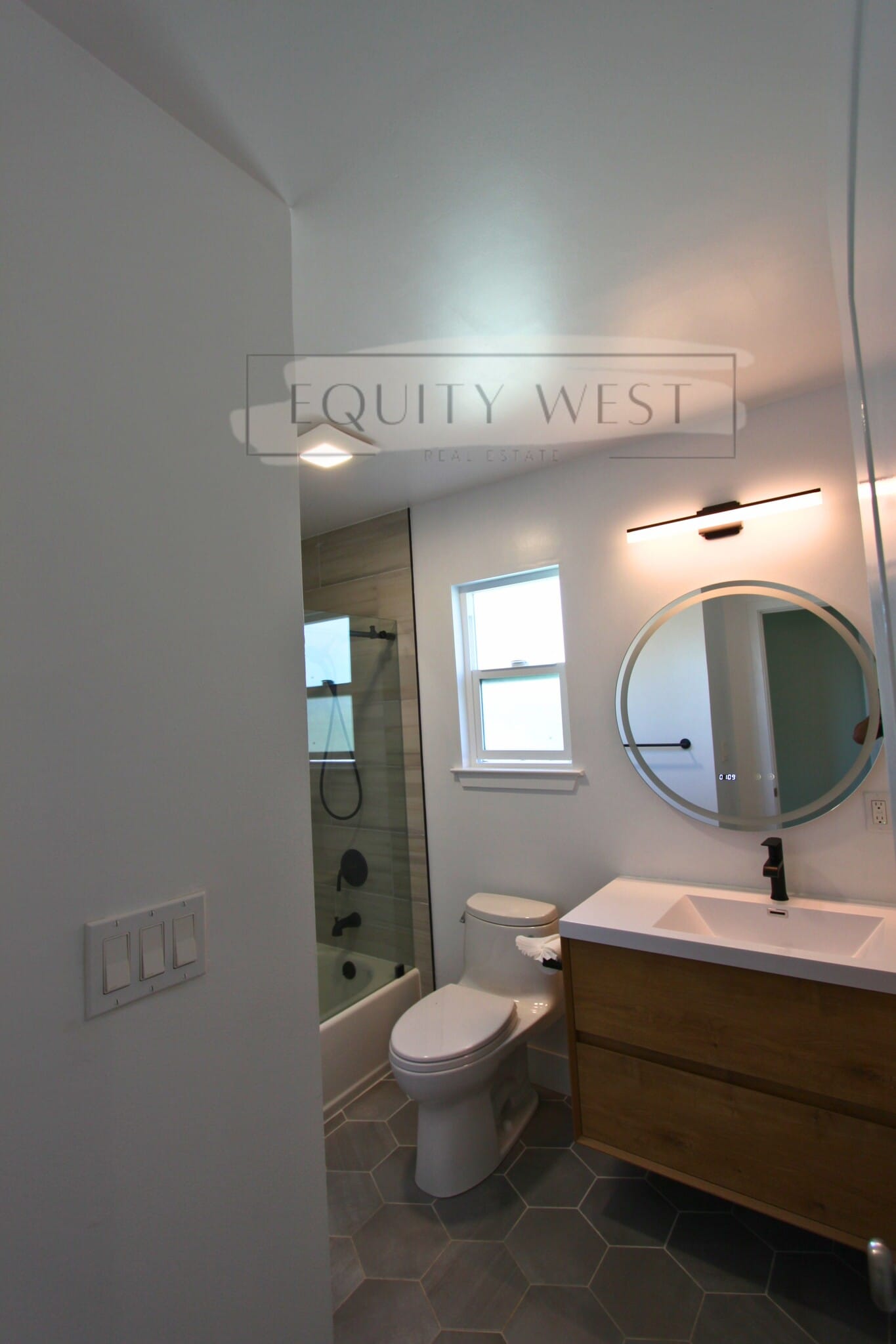 3506 - 3506 Suter St