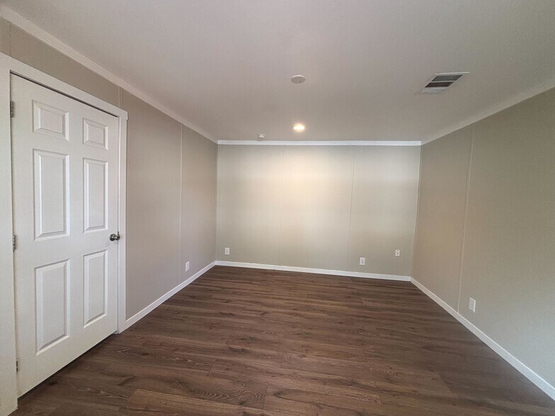 Building Photo - 231 Fryer St