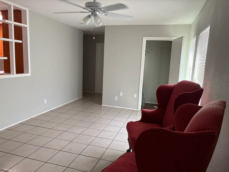 Building Photo - Room in Single Family Home on Congress Ave