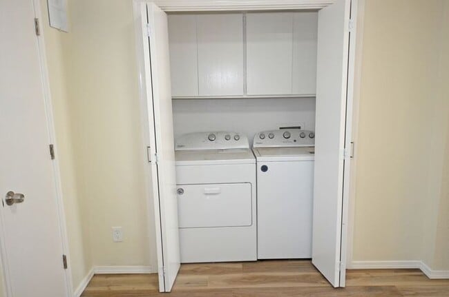 Building Photo - 2 BED 1.5 BATH TOWNHOUSE -WARR ACRES