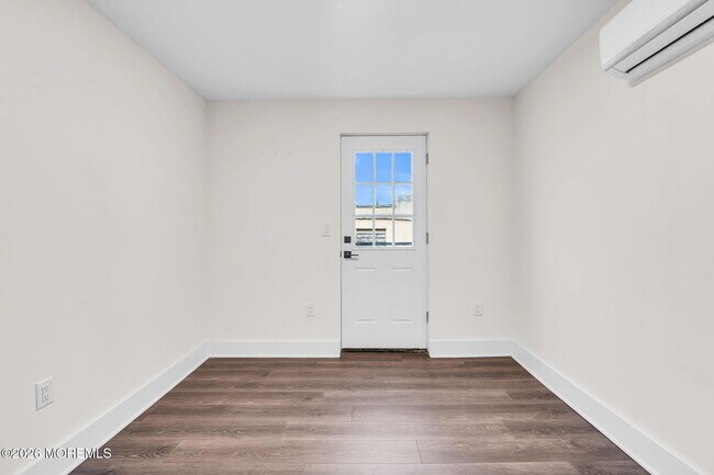 Building Photo - 700 1st Ave