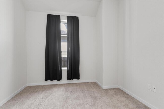 Building Photo - 11000 American Mustang Lp