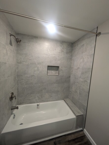 Building Photo - 813 W 52nd St