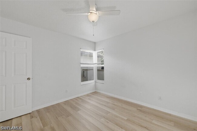 Building Photo - 9570 Crescent Garden Dr