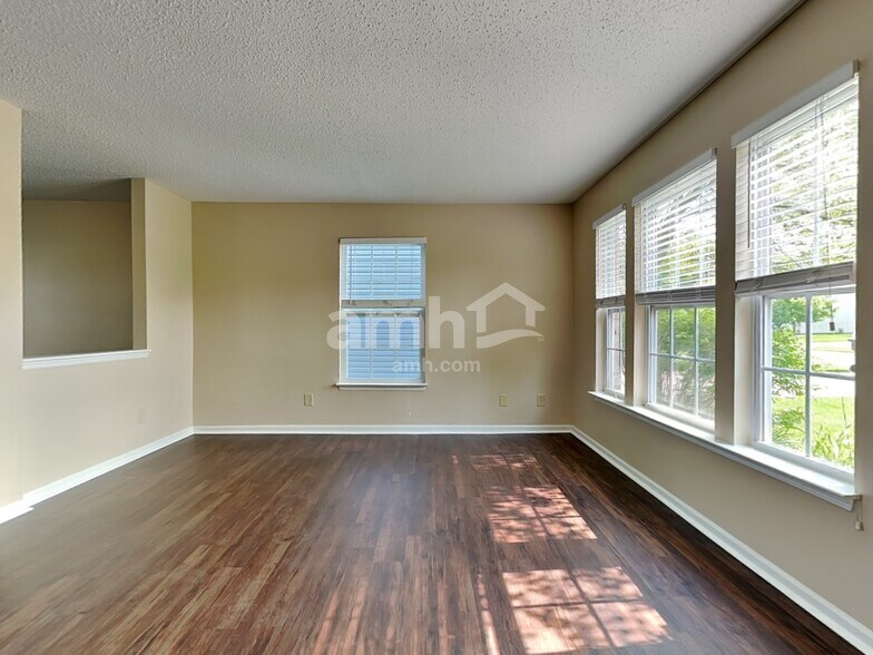 Building Photo - 8330 S Rising Sun Dr