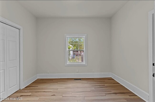 Building Photo - House