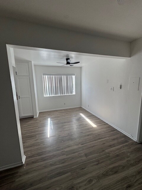 Building Photo - 950 N Walnut St