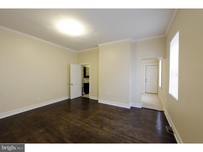 Building Photo - 1432 E Palmer St