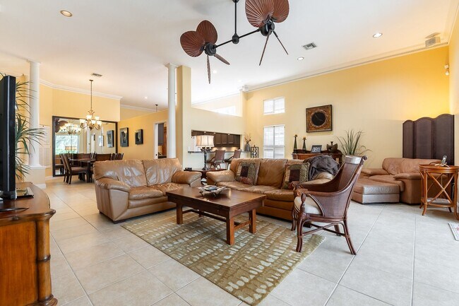 Building Photo - Beautiful 2-Bed Pool Home with Deeded Golf...