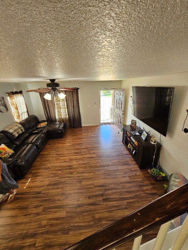 Building Photo - 9585 Castle Oaks Dr