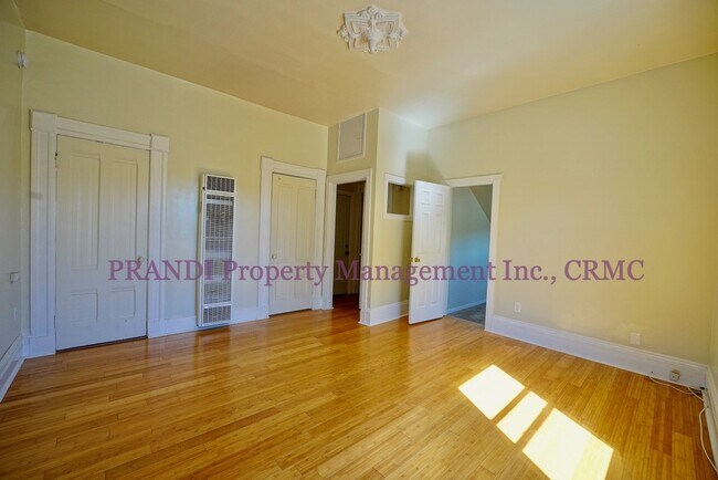 Building Photo - Victorian 1Br Apartment Close to Downtown