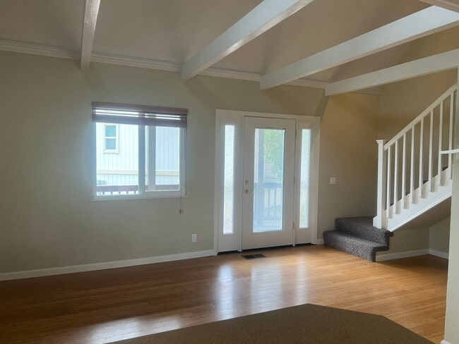 Building Photo - Cozy three bedroom two bath in Lake Wildwood