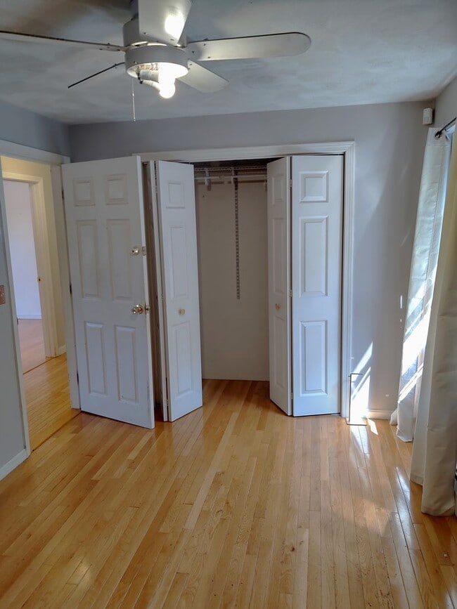 Building Photo - ****Cranston West/Stonehill - Single Famil...