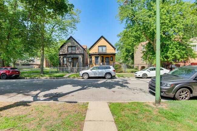 Building Photo - 7353 S Kenwood Ave
