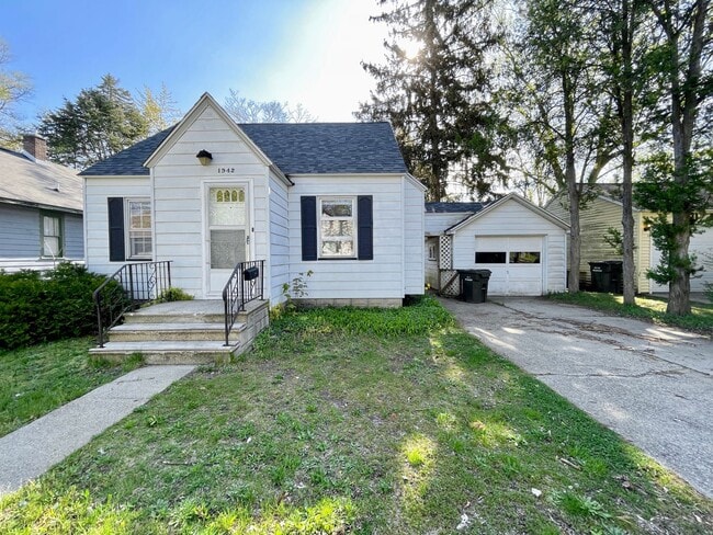 Primary Photo - Two Bedroom Home in Muskegon