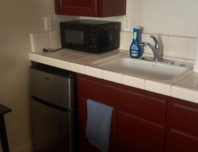 Building Photo - 201 Shrike Cir