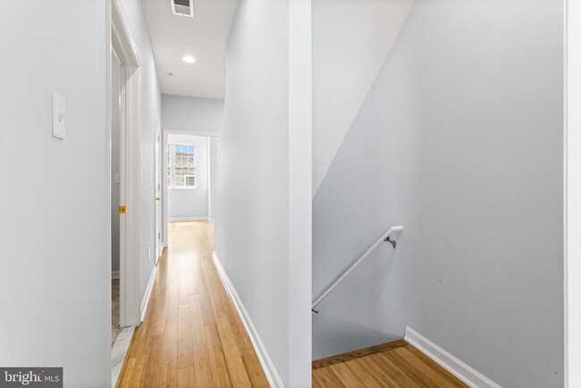 Building Photo - 2139 Latona St