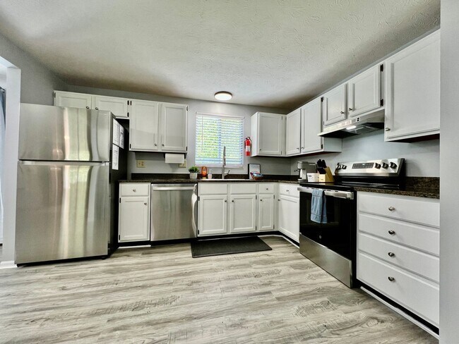 Building Photo - 6631 Pin Oak Ct