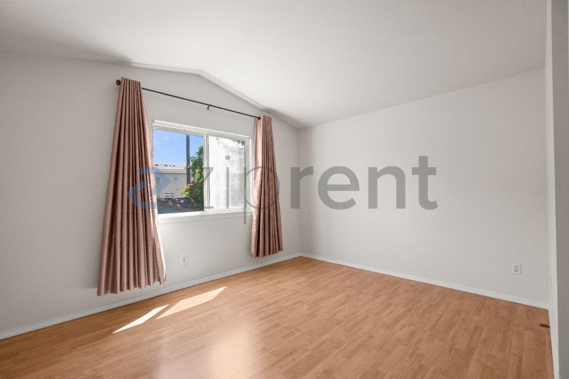 Building Photo - Unit