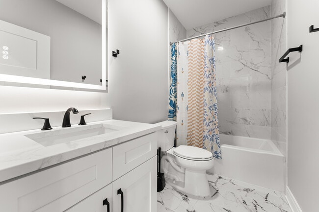 Building Photo - 7428 N Rogers Ave