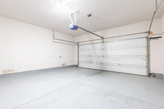 Building Photo - 7651 Mission Ledge