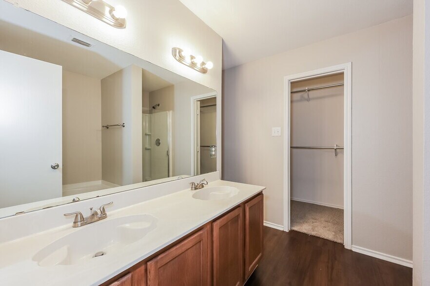 Building Photo - 1054 Graystone Dr