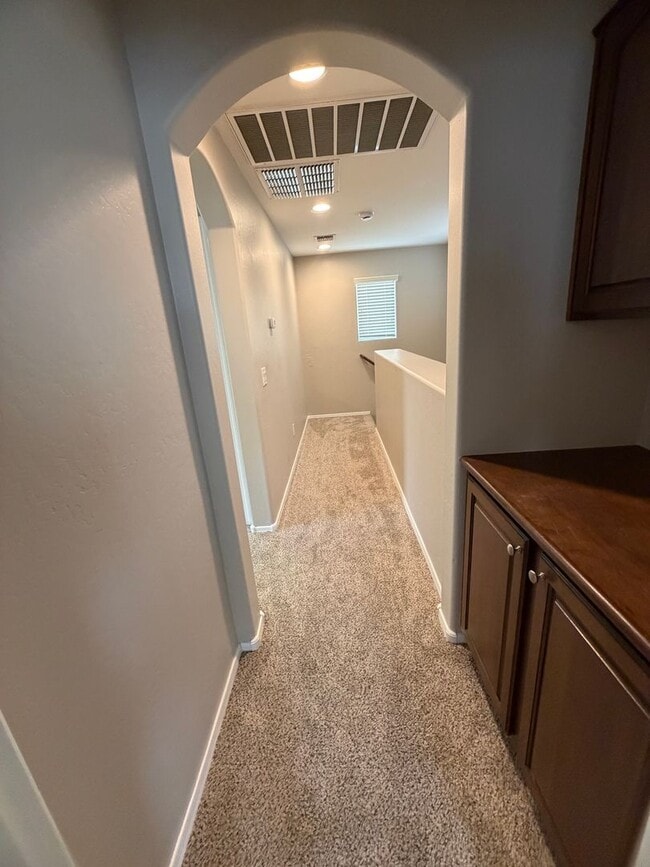 Building Photo - Community pool and a low maintenance yard