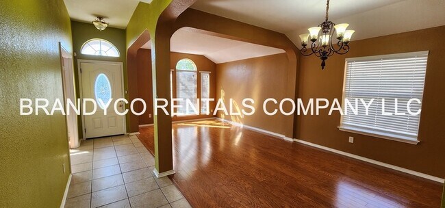 Building Photo - 4509 Twin Oaks Cir