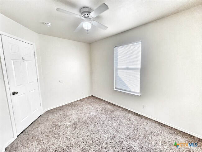 Building Photo - 236 Alves Ln