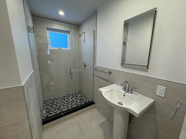 Building Photo - 86 Orchard St