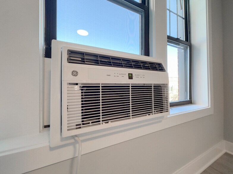 Building Photo - 373 Hazel Ave