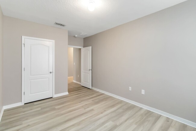 Building Photo - Beautiful 4/2 Energy Efficient Home in St....