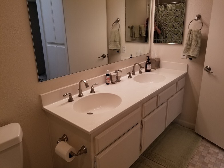 upstair's bathroom sinks - 8830 Via Andar