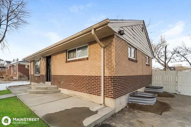 Building Photo - 1223 Lipan Dr