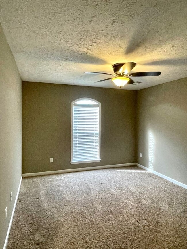 Building Photo - Where style meets comfort