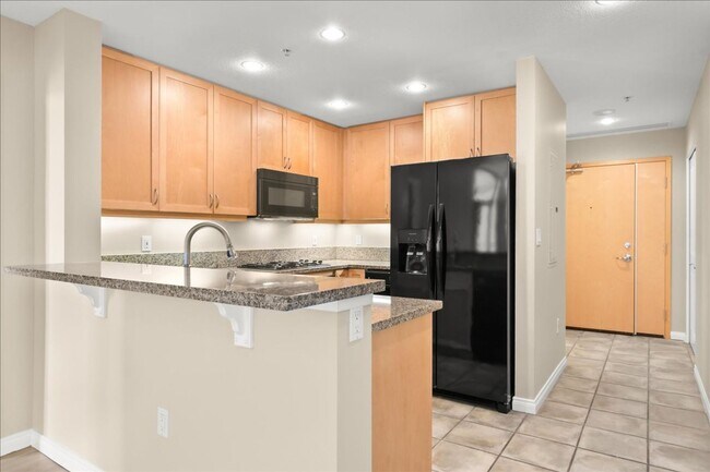 Building Photo - Move-In ready 1 Bed + Den in Discovery on Cortez Hill in Downtown