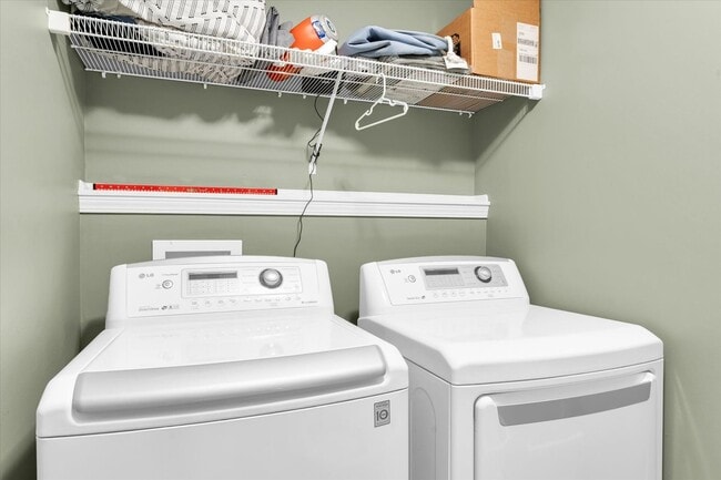 Building Photo - 2 story 4 bedroom 3.5 bath