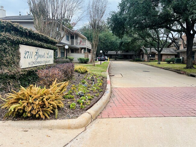 Building Photo - 2711 Grants Lake Blvd