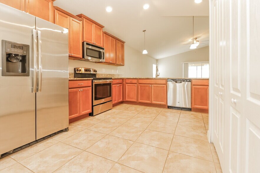 Building Photo - 18339 Briar Oaks Dr